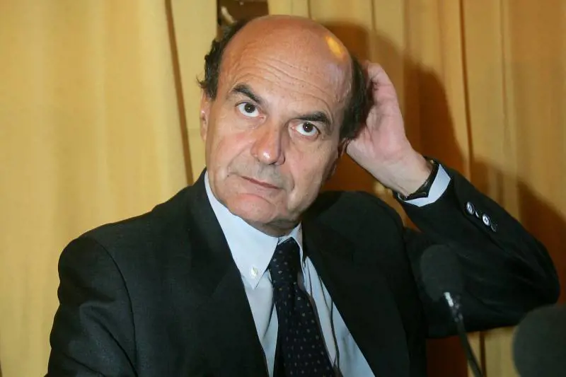 Bersani vuol far ridere con le battute degli altri