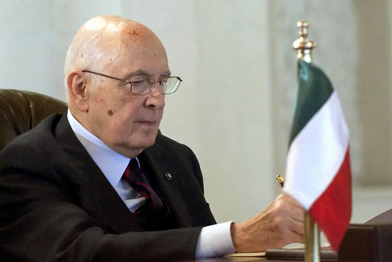 Napolitano: "Stop scontri, affrontare i problemi"