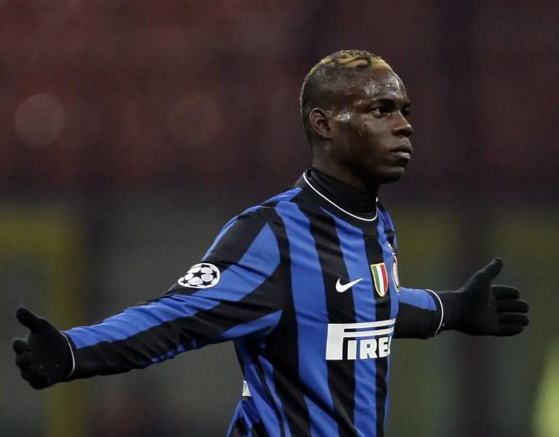Inter, Balotelli resta di nuovo a casa 
Milan con Borriello, Roma a 3 punte