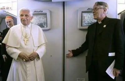 Preti pedofili, Vaticano: 
"Papa vedrà le vittime" 
Nuovo attacco dell'Ap