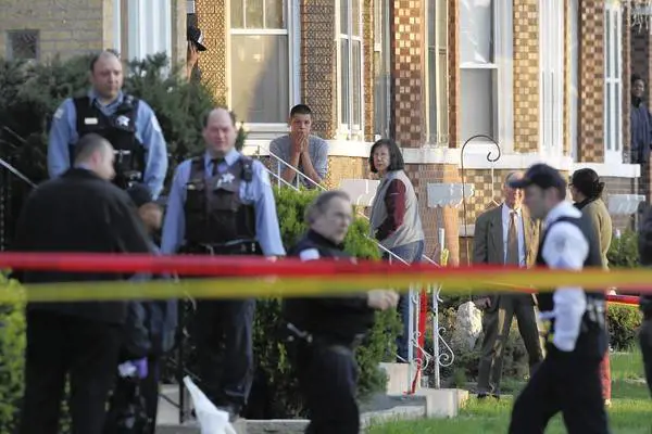 Usa, sparatoria a Chicago 
Quattro morti e due feriti 
Tra le vittime due bimbi