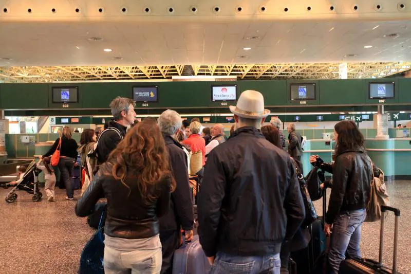 Malpensa e Linate, atterrati o decollati solo 32 aerei. Poi il nuovo stop