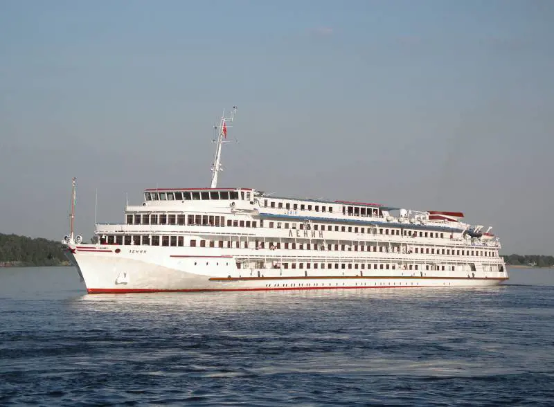 
Mosca - San Pietroburgo: in navigazione sul Volga lungo la via degli zar 


 
