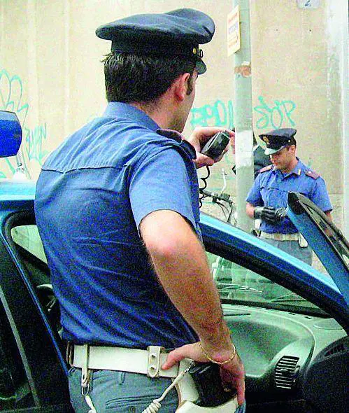 Lei mangia a sbafo al ristorante, lui ruba 4 confezioni di vitello