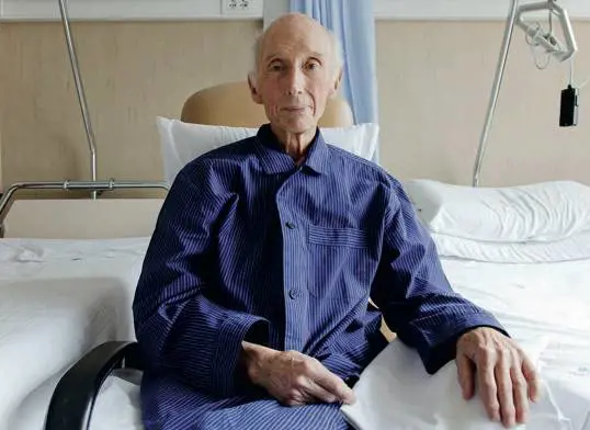 Il medico che non parlava: 
"Sto morendo, potrei 
leggere il mio necrologio?"