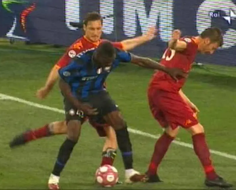Totti uno di noi: se vince sfotte, se perde è frustrato