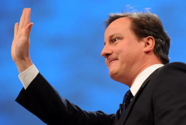 Cameron: "Debito enorme, ora tagli dolorosi"