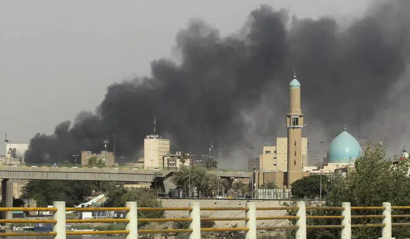 Bagdad, blitz di al Qaida  
assaltata banca centrale:  
quindici morti, 40 i feriti