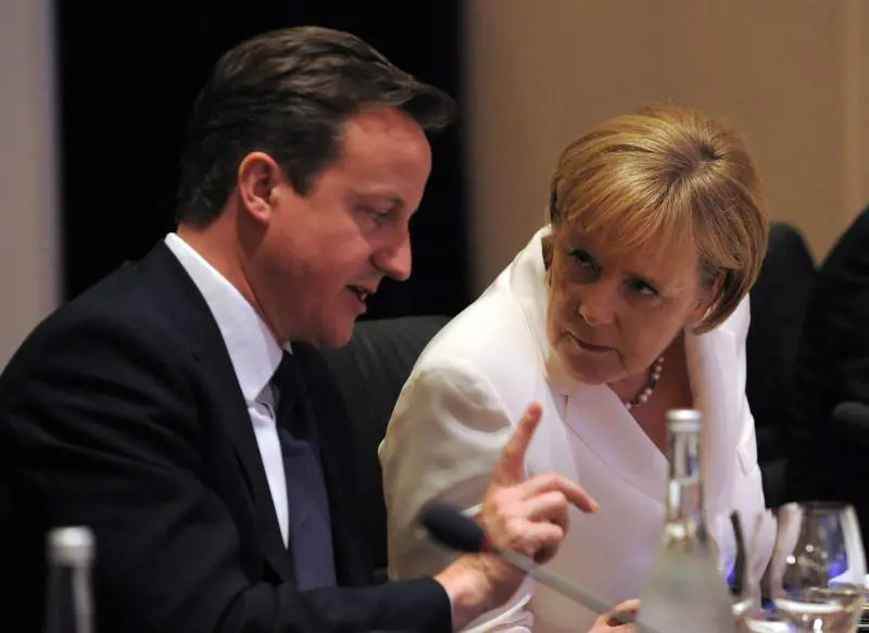 G20, bozza d'accordo: 
Merkel: "Tutti i deficit  
dimezzati per il 2013"