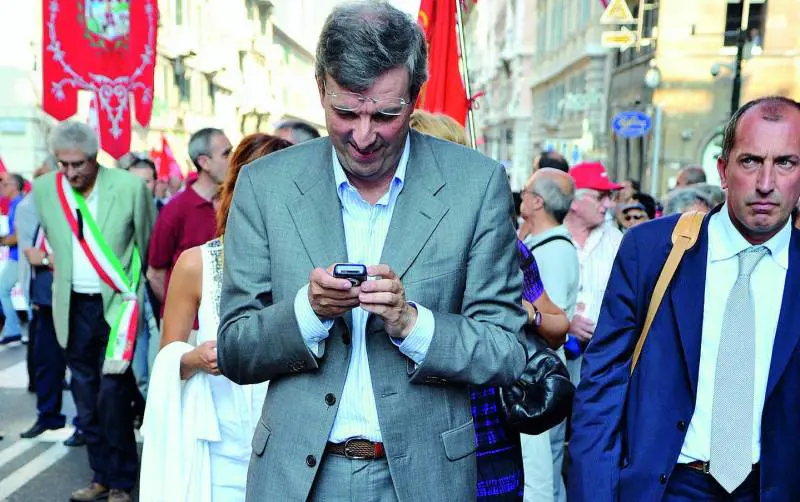 Burlando è impedito: «Devo andare in piazza»