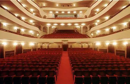 Finanziaria, le sigarette salvano i teatri