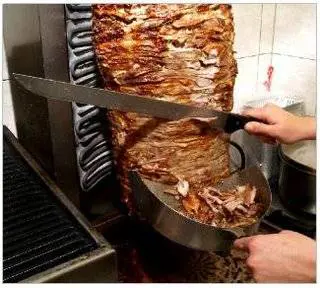 Ecco come nasce un kebab: cosa c'è dentro