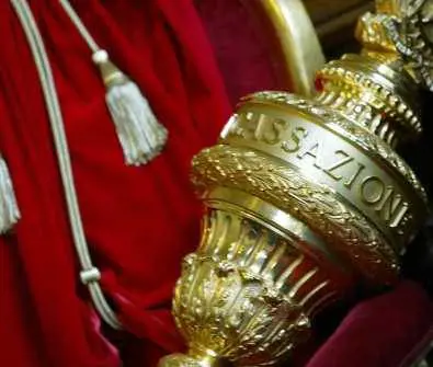 Cassazione: fa il "medio", condannata