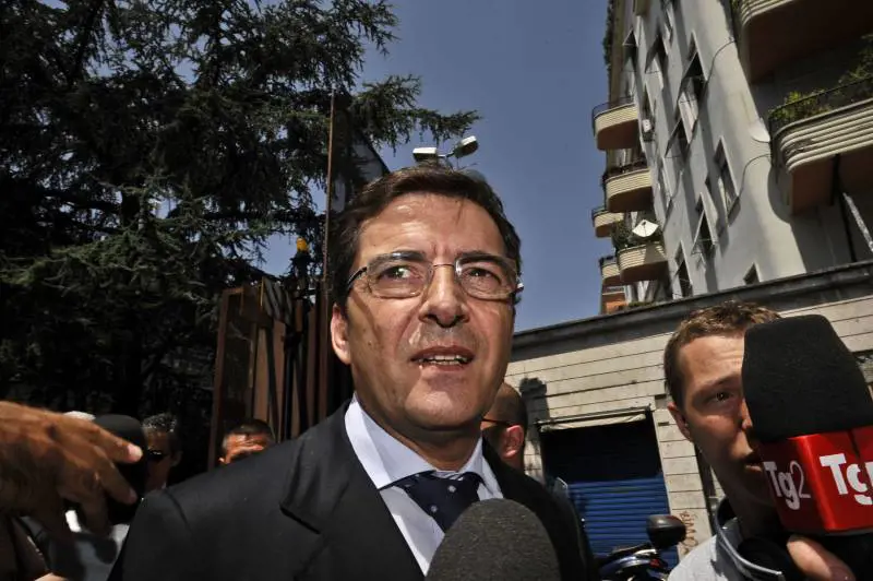 Le carte rivelano: "Cesare" non è Silvio 
Cosentino ai Pm: "Mai screditato Caldoro"