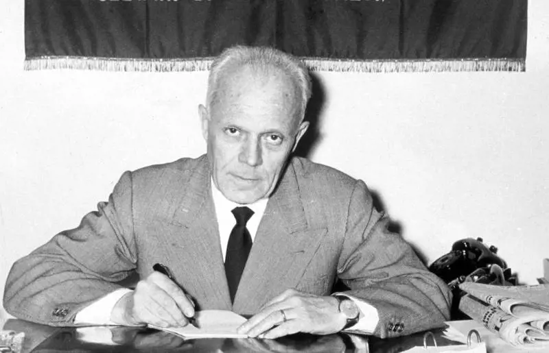 Ma Saragat e Pertini al suo posto si dimisero