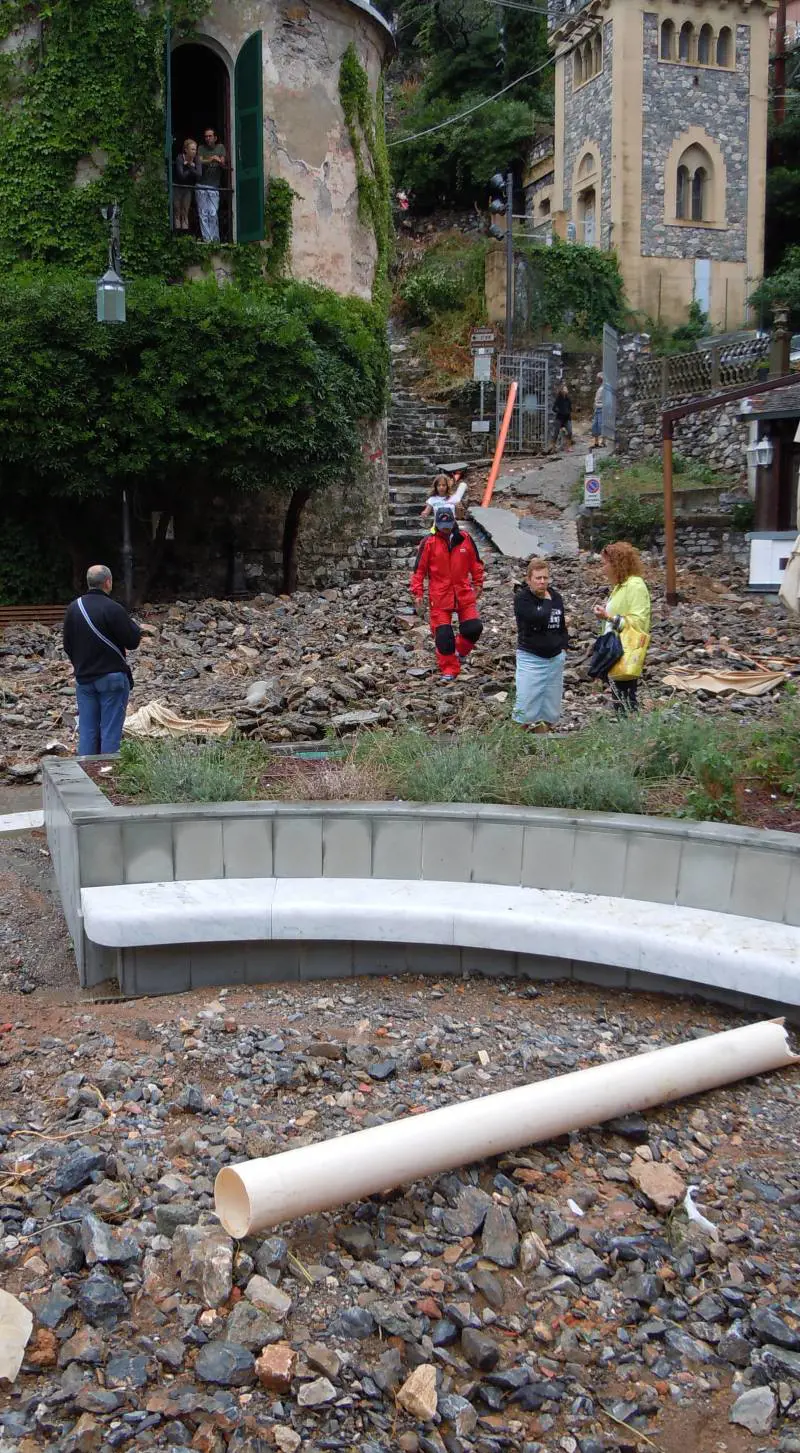 Due ore di pioggia bastano per mandare  a bagno la Liguria