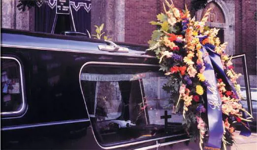 "Ecco come il racket dei funerali 
sta cercando di tagliarmi fuori"