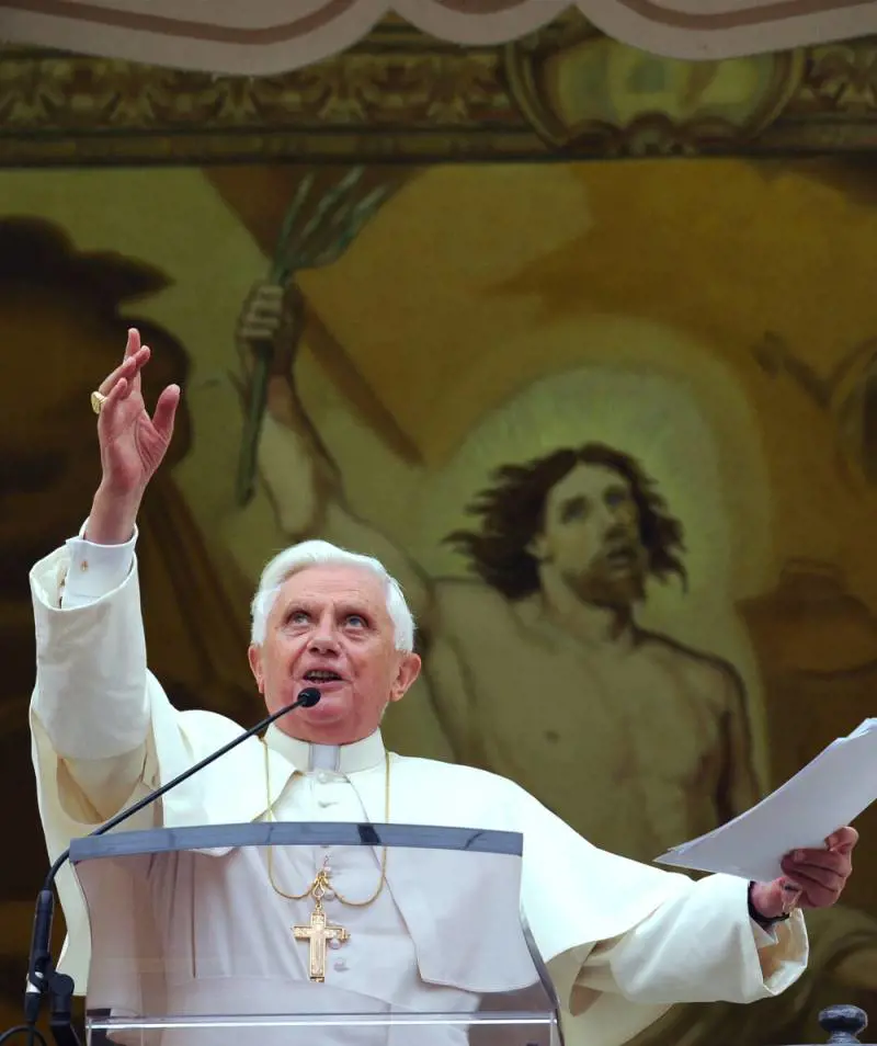 Il Papa: "Giusto accogliere genti di ogni paese"