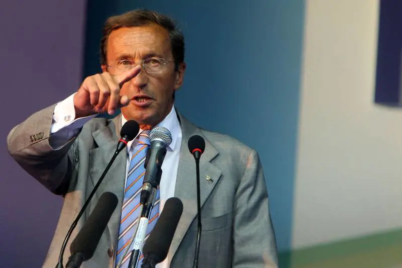 Fini a Mirabello: "Il Pdl non esiste più 
Serve un patto per finire la legislatura"