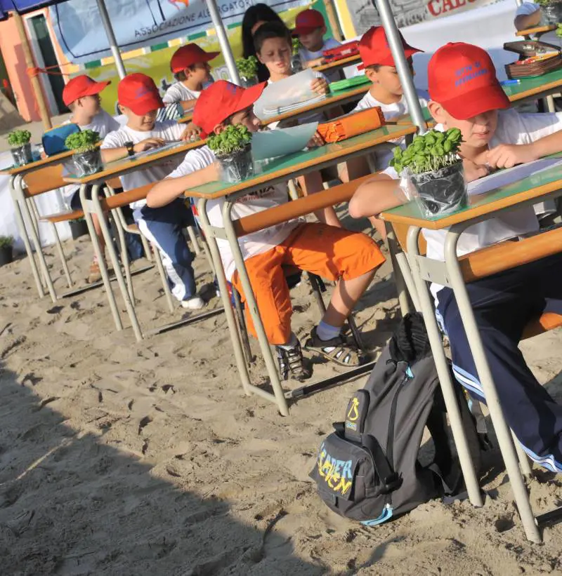 Bonifica in porto: altri 15 operai intossicati