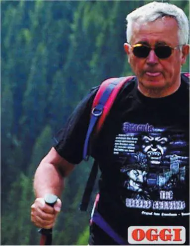 Tremonti e la t-shirt con l'immagine di Dracula