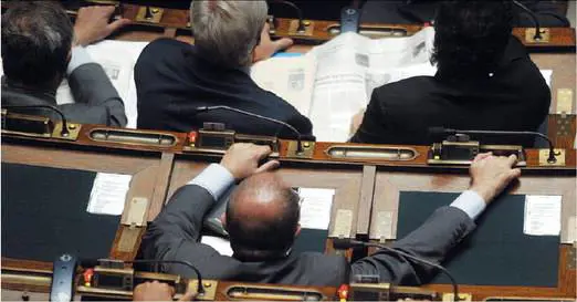 Obama cerca voti? Democrazia. Se lo fa il premier è un mercato