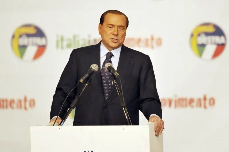 "Dai finiani un'operazione dissennata  
Alcuni Udc rafforzano la maggioranza"