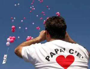 Da Milano a Cefalù con la croce in spalla: 
"Non posso più vedere i miei due figli"