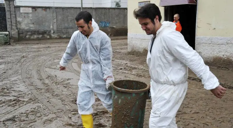 «Io, volontario a spalare fango tra i disperati»