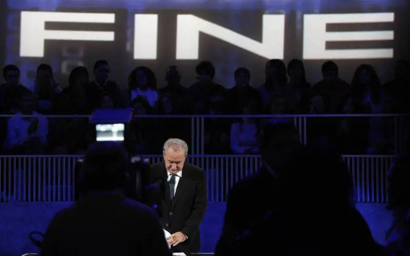 Santoro mobilita gli italiani. Ma per se stesso