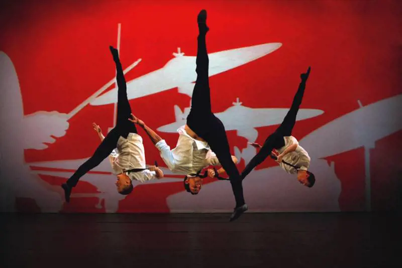 Musica, danza e acrobazie, la generazione Facebook ha il suo show su misura