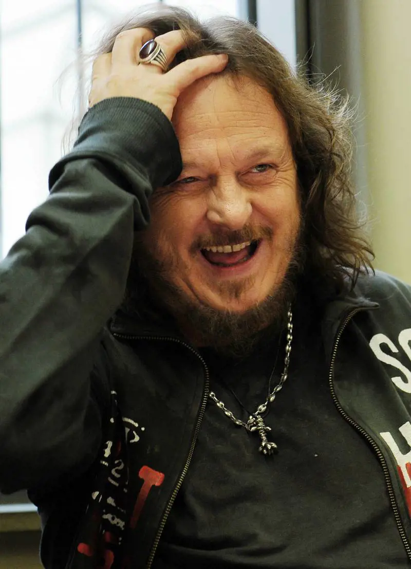 Zucchero a sopresa assolve Silvio: "Che male fa?"