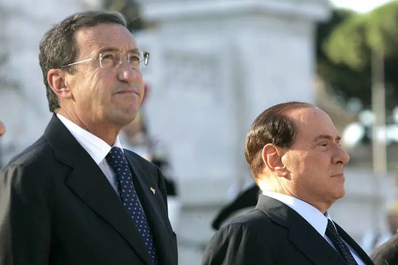 Berlusconi pensa al bis, ma teme Fini 
Napolitano parla già di nuovo governo 