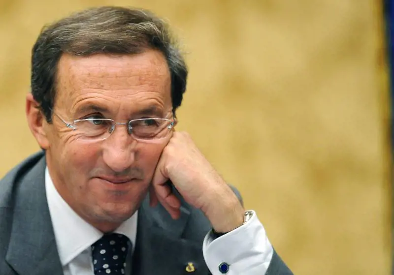 Caso Saviano, Fini: "La mafia è anche al Nord  
Non capisco l'indignazione, basta polemiche"