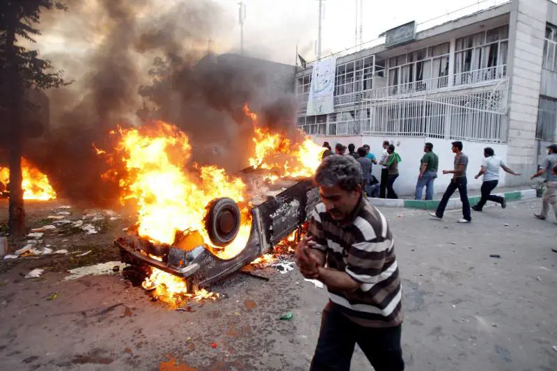 Ucciso scienziato nucleare, virus nelle centrali 
Le accuse di Teheran: "Colpa di Cia e Mossad"