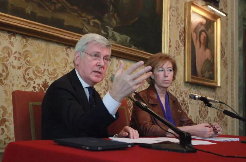 Il ministro Romani lancia la campagna contro lo "shopping contraffatto"