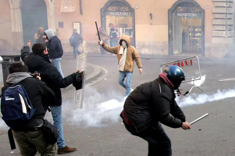 Che pena quei giovani che sembrano già così vecchi