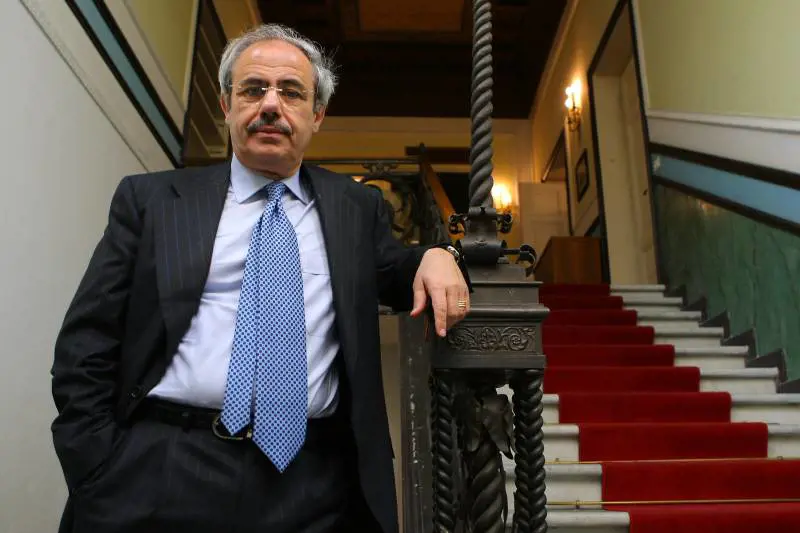 E Lombardo butta 14mila euro in segnalibri