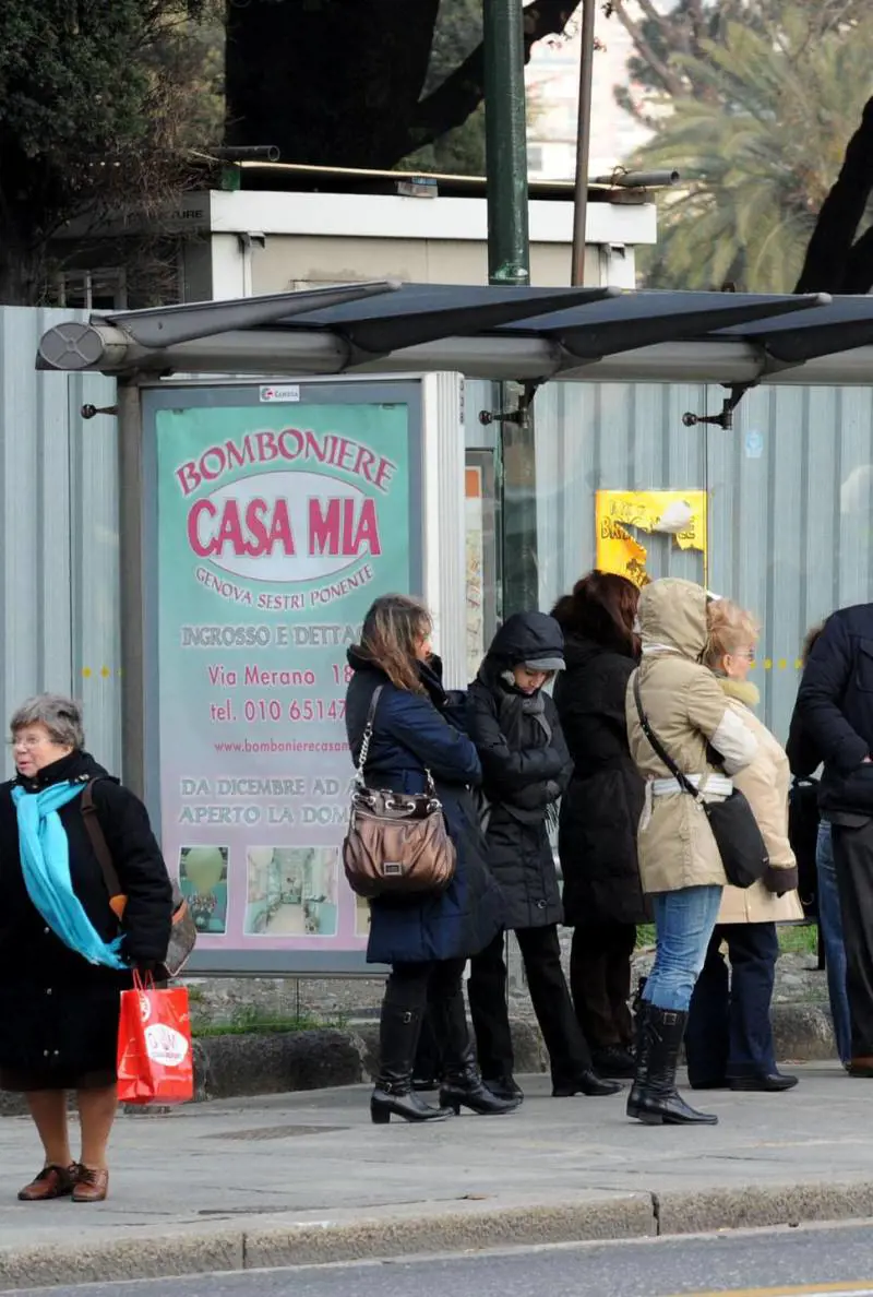 Il caso infinito delle pensiline Amt dove aspettare il bus è un supplizio