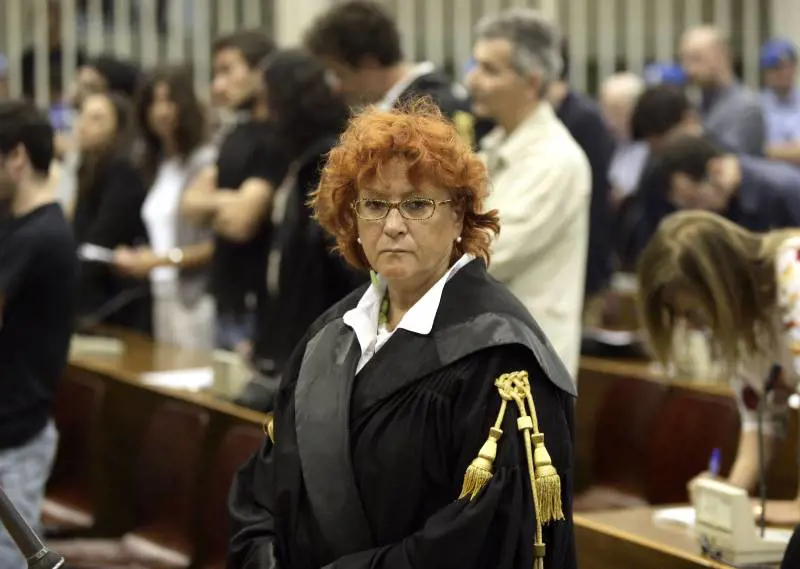 Straordinario tempismo delle toghe: 
Berlusconi indagato per il caso Ruby