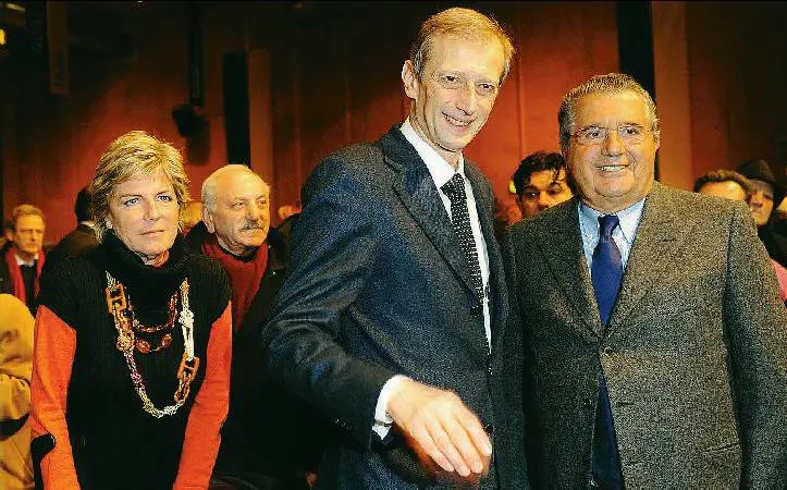 De Benedetti scende in campo, guai per Fassino