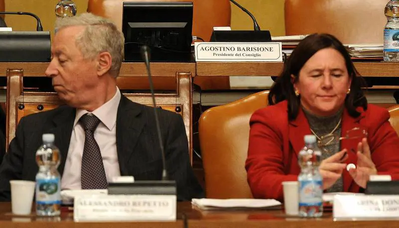 Lassessore in bilico si sceglie due nuovi consulenti personali