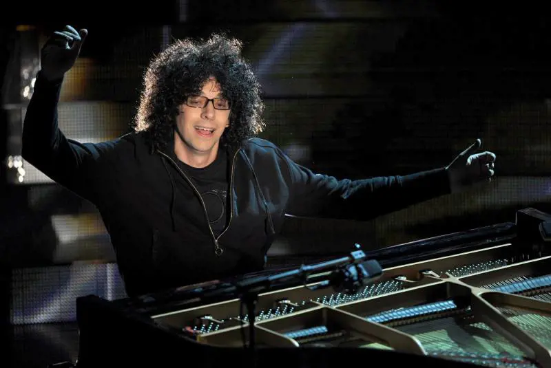 Marketing: bandana e lacca 
per gli intellettuali popstar