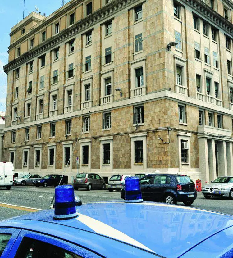 Rapina alle Poste, accoltellato il direttore per duemila euro