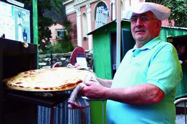 I segreti della torta di riso: uova, formaggio e simpatia