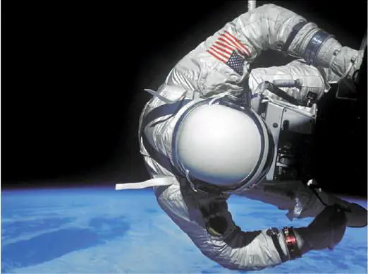 Il ritorno galattico di Tom Wolfe, dimenticato di lusso