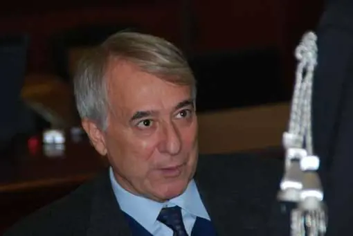 La vera anima del "moderato" Pisapia 
Indulto ai terroristi e stanze del buco