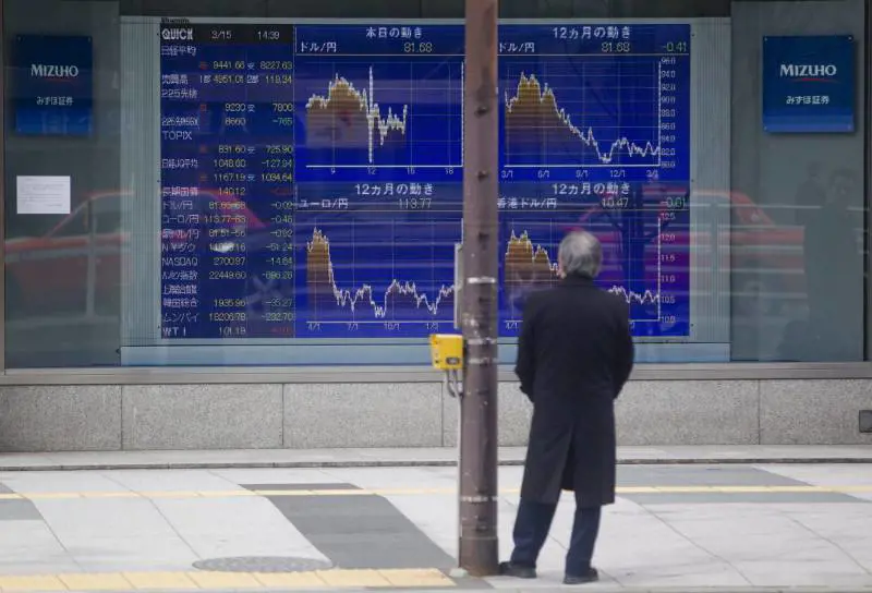 Panico e tensione sui mercati: Tokyo giù del 10% 
A Wall Street il Nasdaq brucia i guadagni del 2011