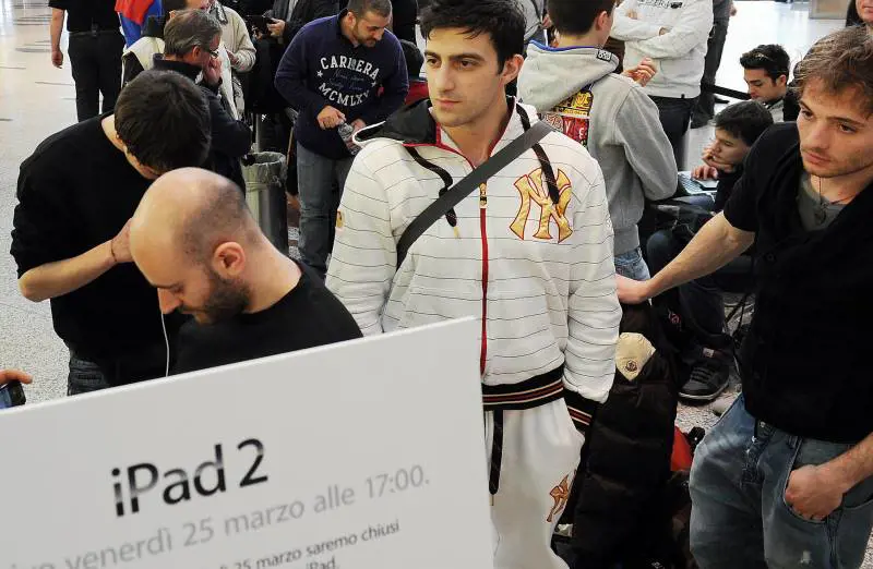 I nuovi divi? Sono di plastica LiPad2 fa più code dei Beatles