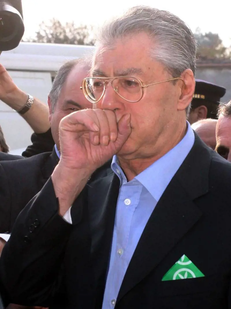 Bossi detta le condizioni: "Profughi al Nord? Con cautela..."